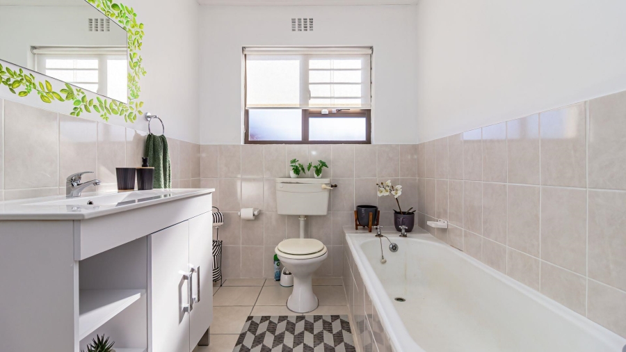 3 Bedroom Property for Sale in De Kelders Western Cape
